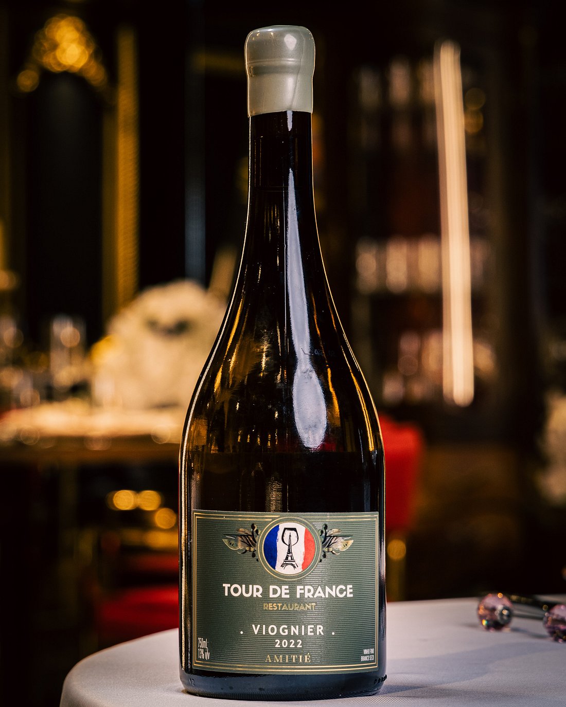 Garrafas exclusivas dos vinhos de marca própria Tour de France, elaborados com as melhores uvas da região